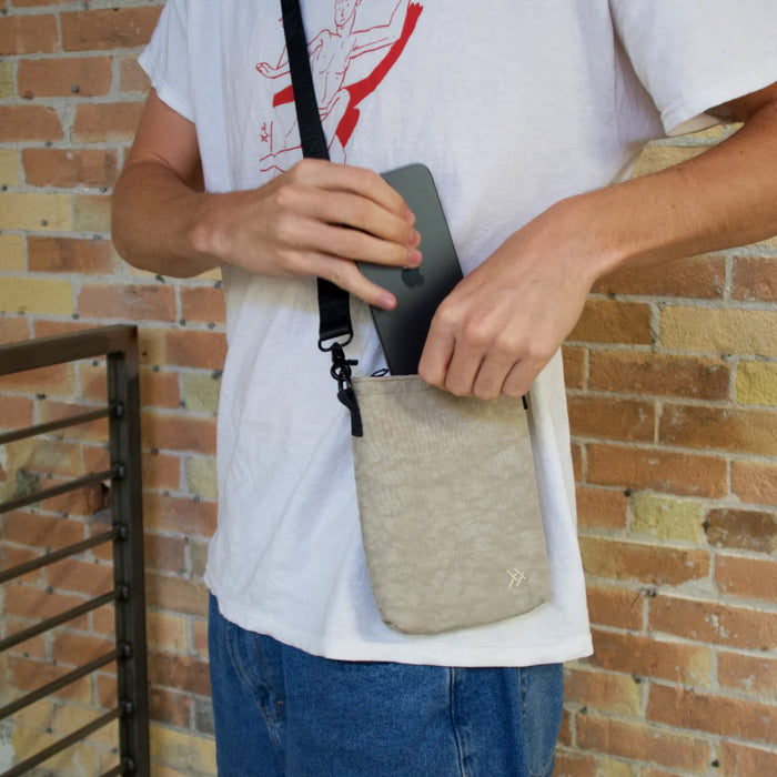 Bolso Thread Pocket Sling Bag Sand