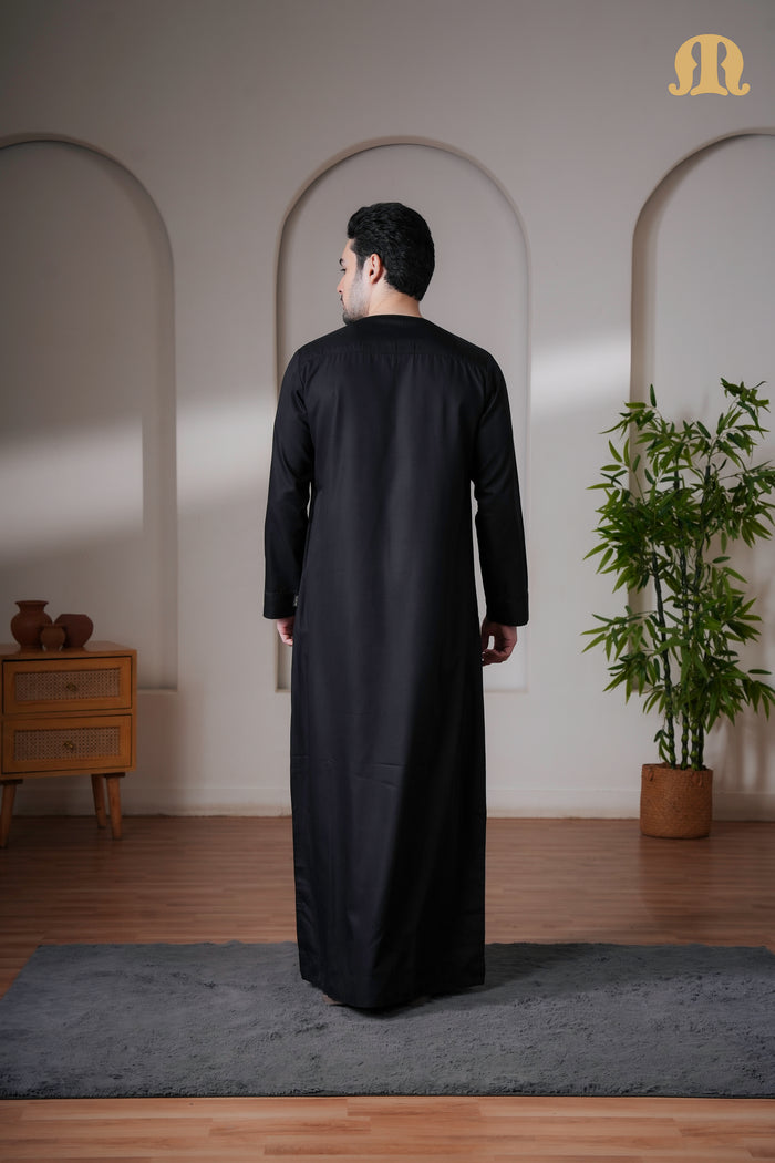 Kurvig Omani 2.0 Black Thobe Mens