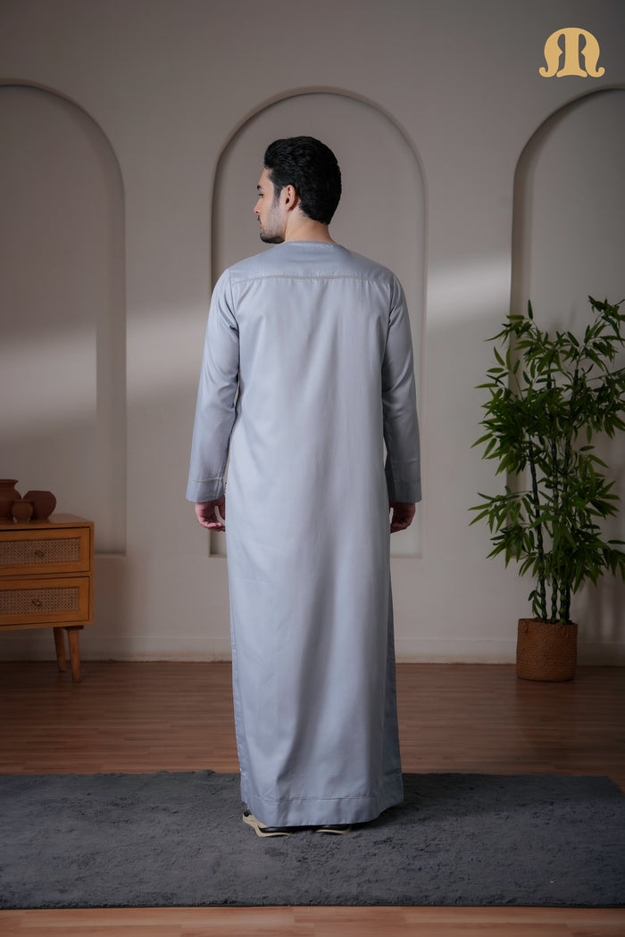 Kurvig Omani 2.0 Light Grey Thobe Mens