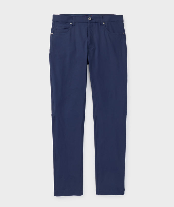 Model is wearing UNTUCKit 5-Pocket Performance Tech Pants in Navy.