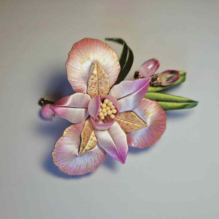 Handmade Thread-Wrapped Iris Brooch - Artisanal Chanhua Floral Pin