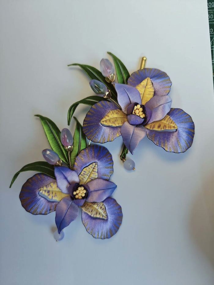 Handmade Thread-Wrapped Iris Brooch - Artisanal Chanhua Floral Pin