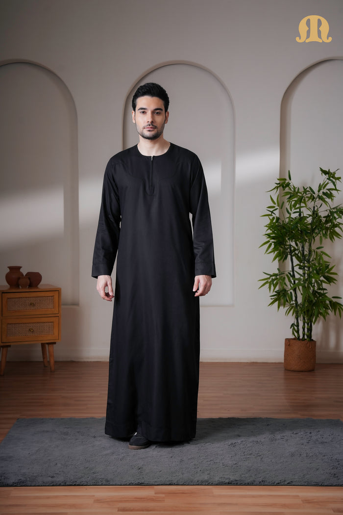 Kurvig Omani 2.0 Black Thobe Mens