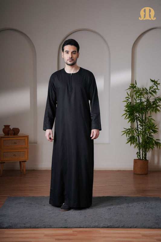 Kurvig Omani 2.0 Black Thobe Mens