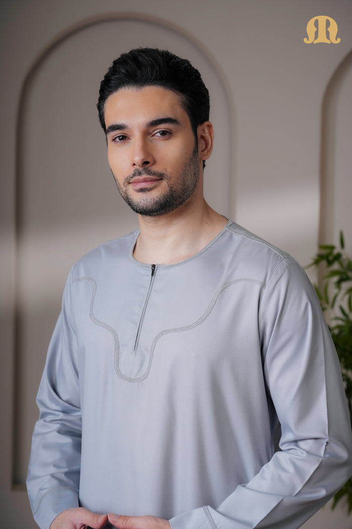 Kurvig Omani 2.0 Light Grey Thobe Mens
