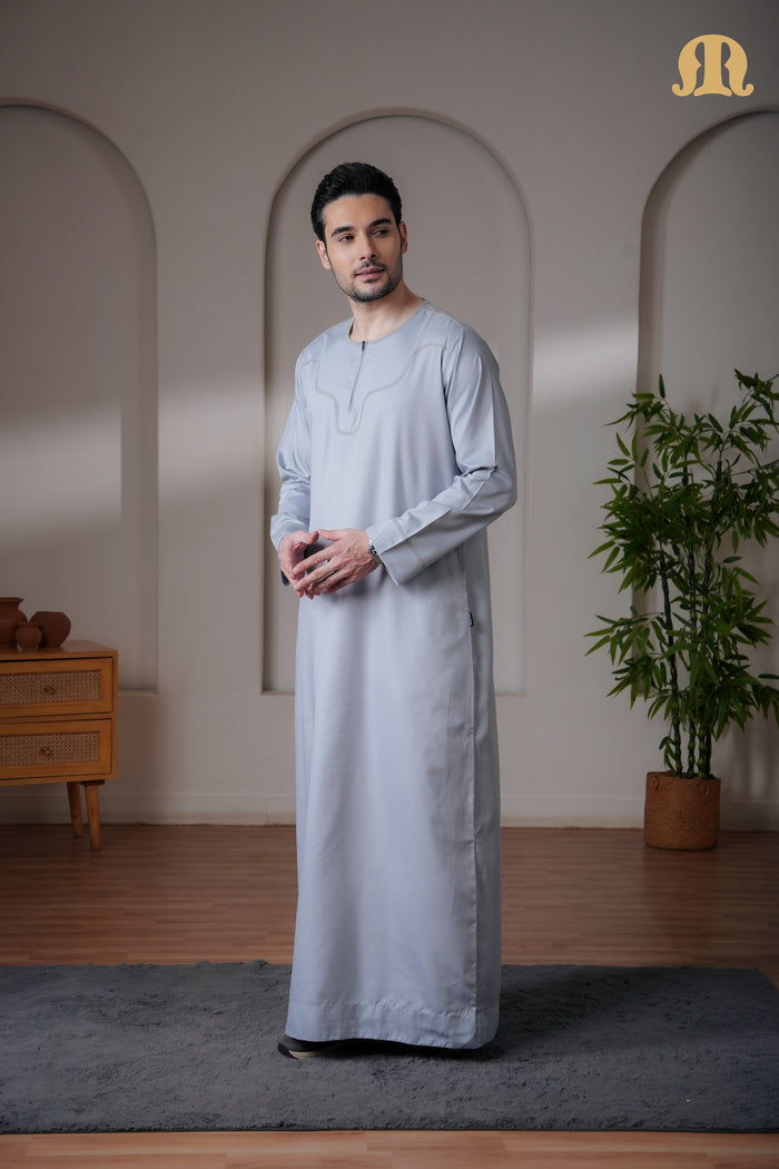 Kurvig Omani 2.0 Light Grey Thobe Mens