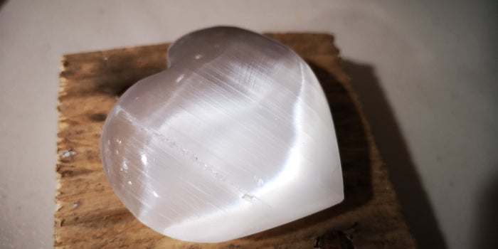 Earthstore® LARGE PUFFED Selenite Heart - 5cm X 2.5cm X 5.5cm