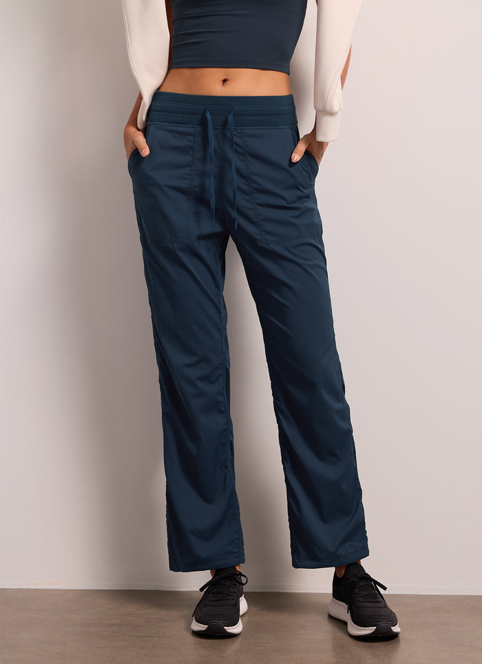 CRZ YOGA Women's Lightweight Straight Leg Workout Pocket Pants 28" Ink Blue