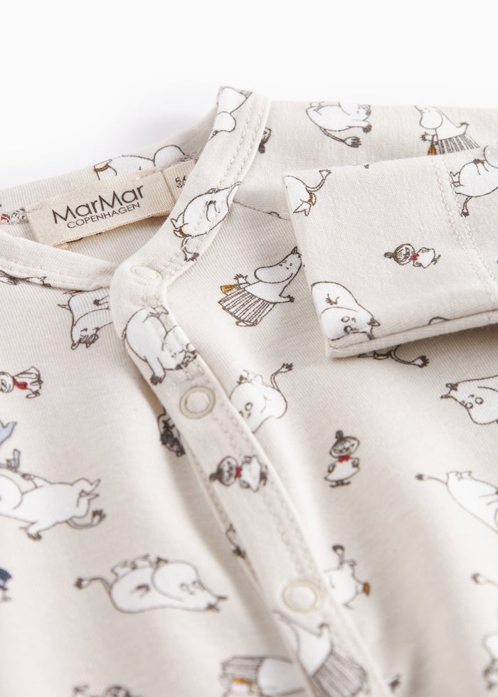 Baby's jumpsuit with long sleeves, snaps, mittens and Moomin print in bright colors