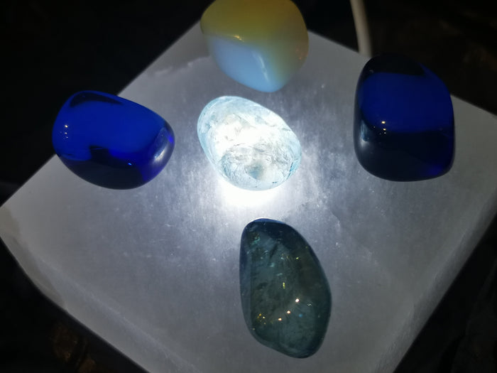 Earthstore® Selenite LED lit Charging & Cleansing Base Plate USB powered