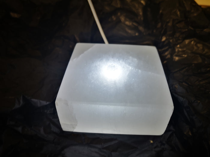 Earthstore® Selenite LED lit Charging & Cleansing Base Plate USB powered