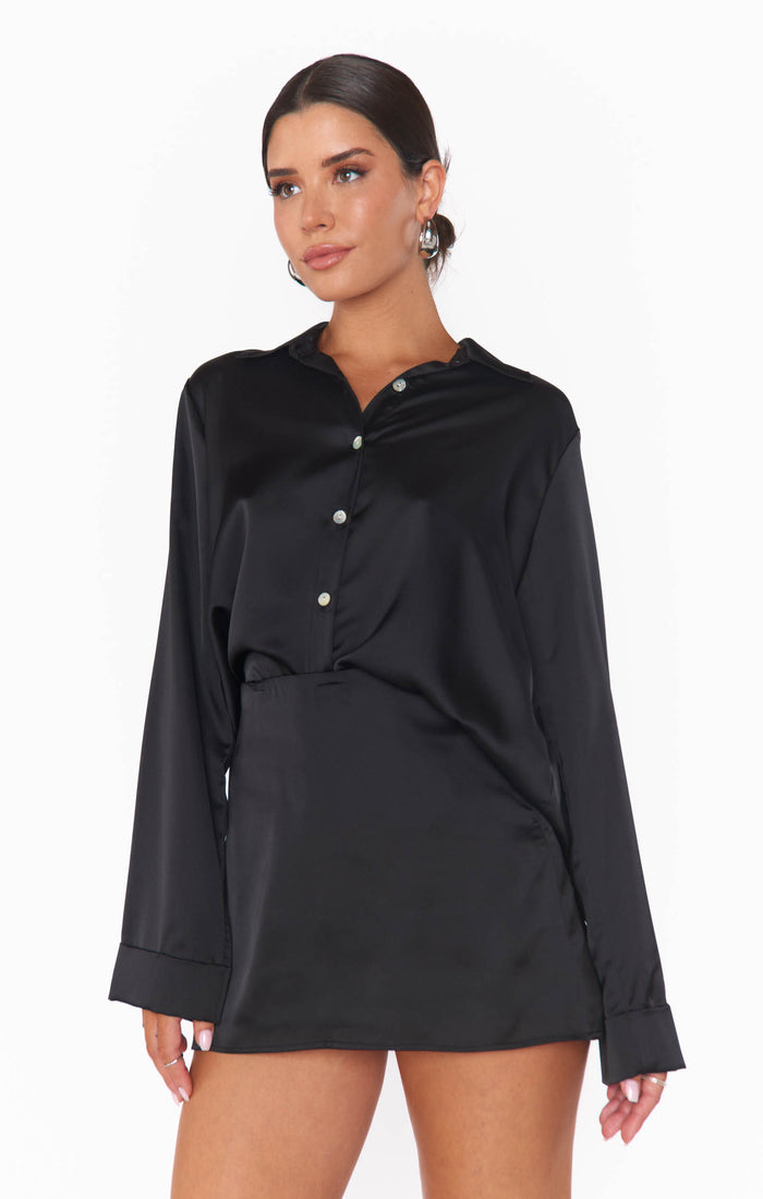 badge_model-wears-size-s