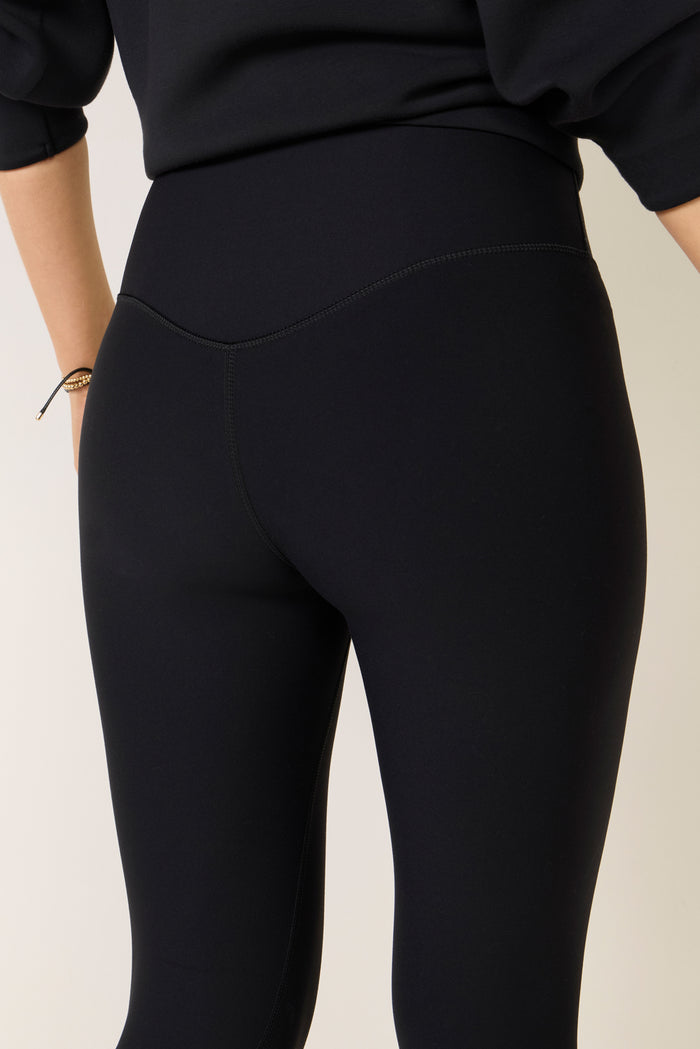 Smooth On Form Legging