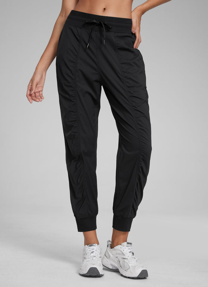 CRZ YOGA Women Lightweight Workout Joggers 26" with Pockets Black