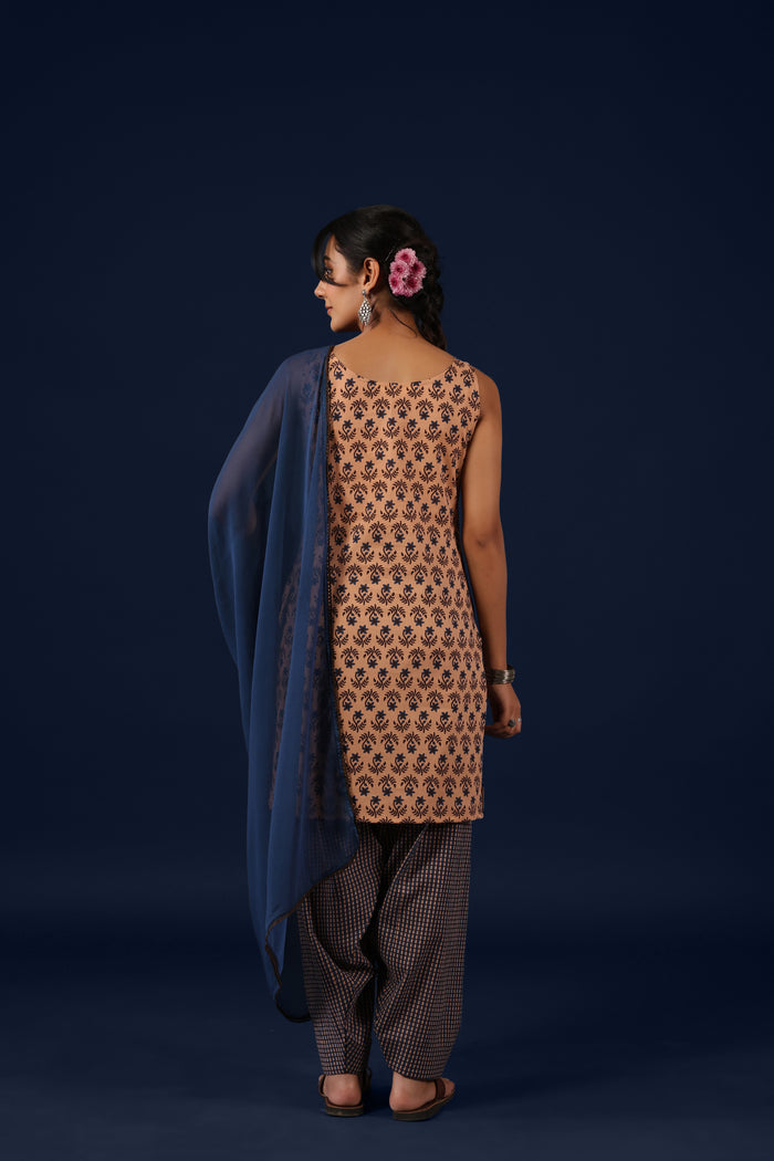Women’s Sleeveless Cotton Kurta and Farshi Salwar with Dupatta