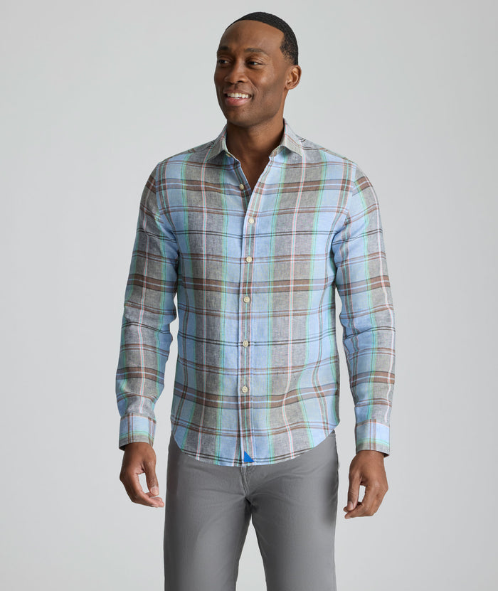 Model is wearing UNTUCKit Wrinkle-Resistant Linen Vaughn Shirt.